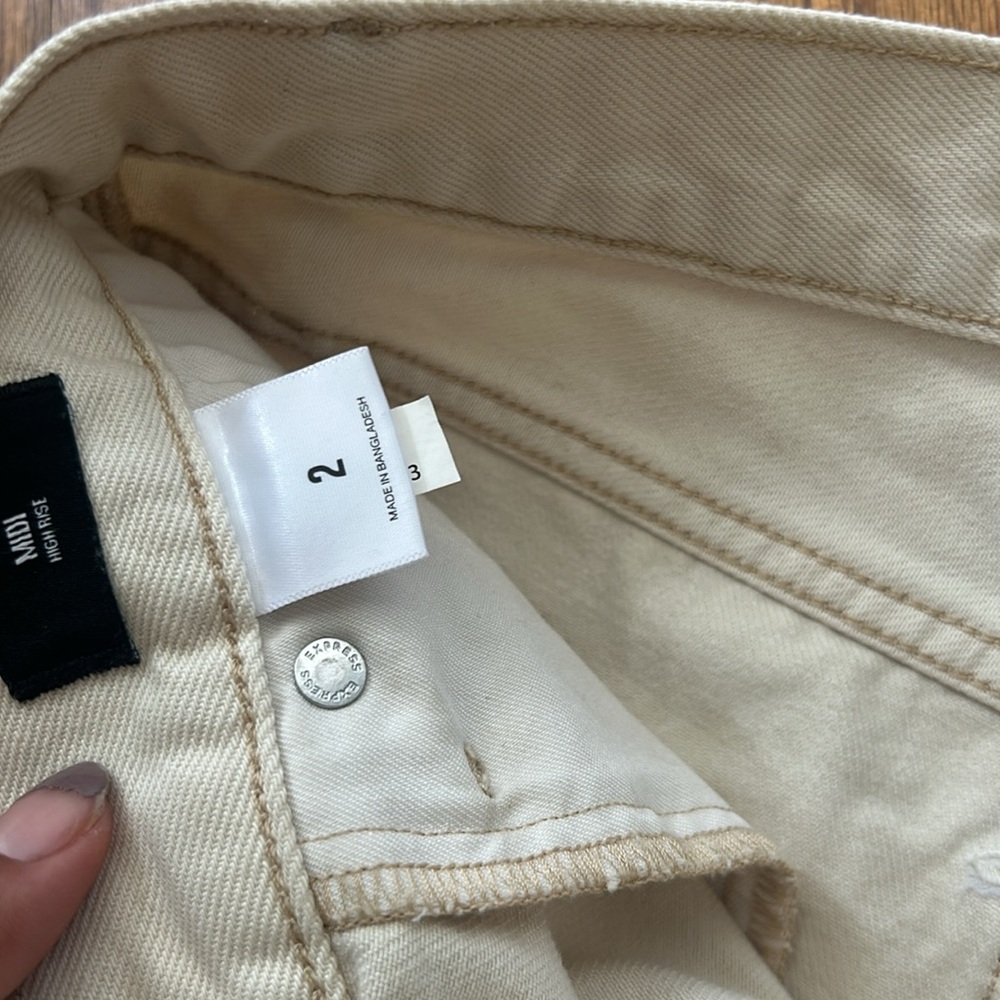 These are a pair of shorts from express - Picture 4 of 7